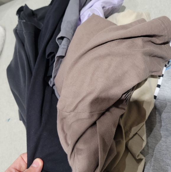 Bulk t-shirts (vintage, blanks, and graphic Tee's) - Picture 3 of 4